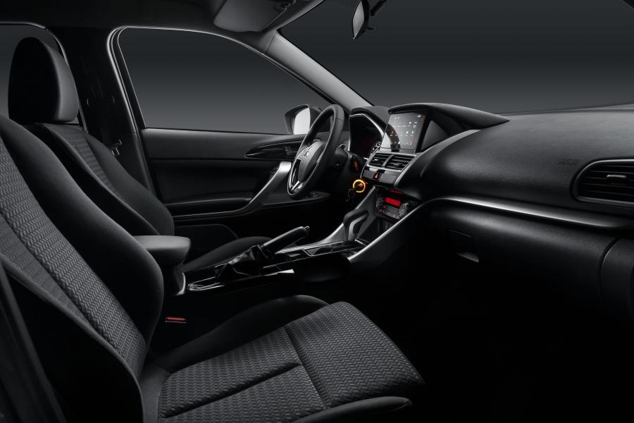 Интерьер Mitsubishi Eclipse Cross GLS 2019 года  (LA) (фото 4 из 8)